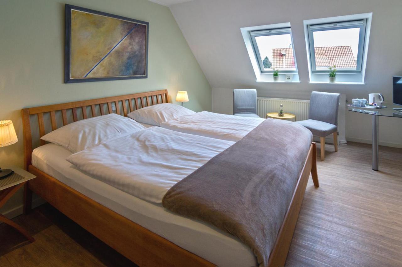 Hotel Am Elisabethufer Йевер Екстериор снимка