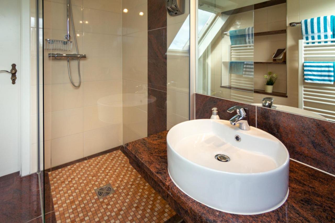 Hotel Am Elisabethufer Йевер Екстериор снимка
