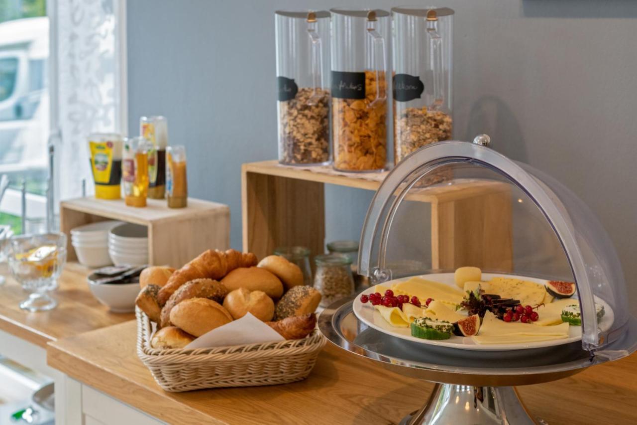 Hotel Am Elisabethufer Йевер Екстериор снимка