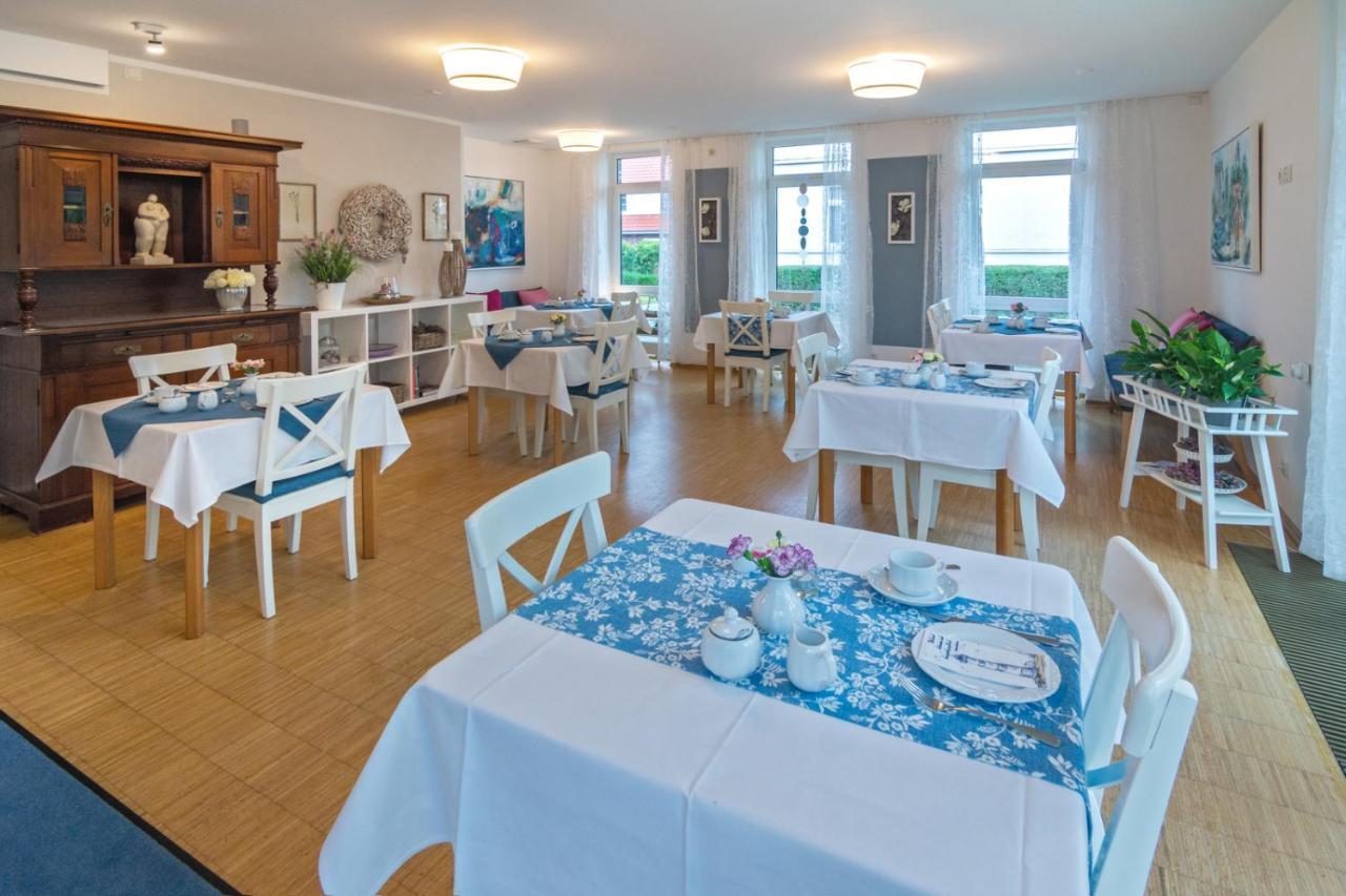 Hotel Am Elisabethufer Йевер Екстериор снимка