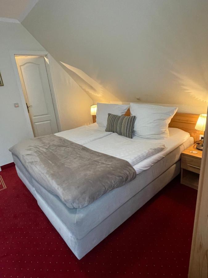 Hotel Am Elisabethufer Йевер Екстериор снимка