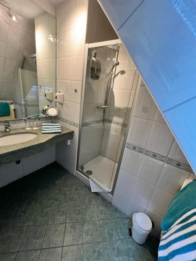 Hotel Am Elisabethufer Йевер Екстериор снимка
