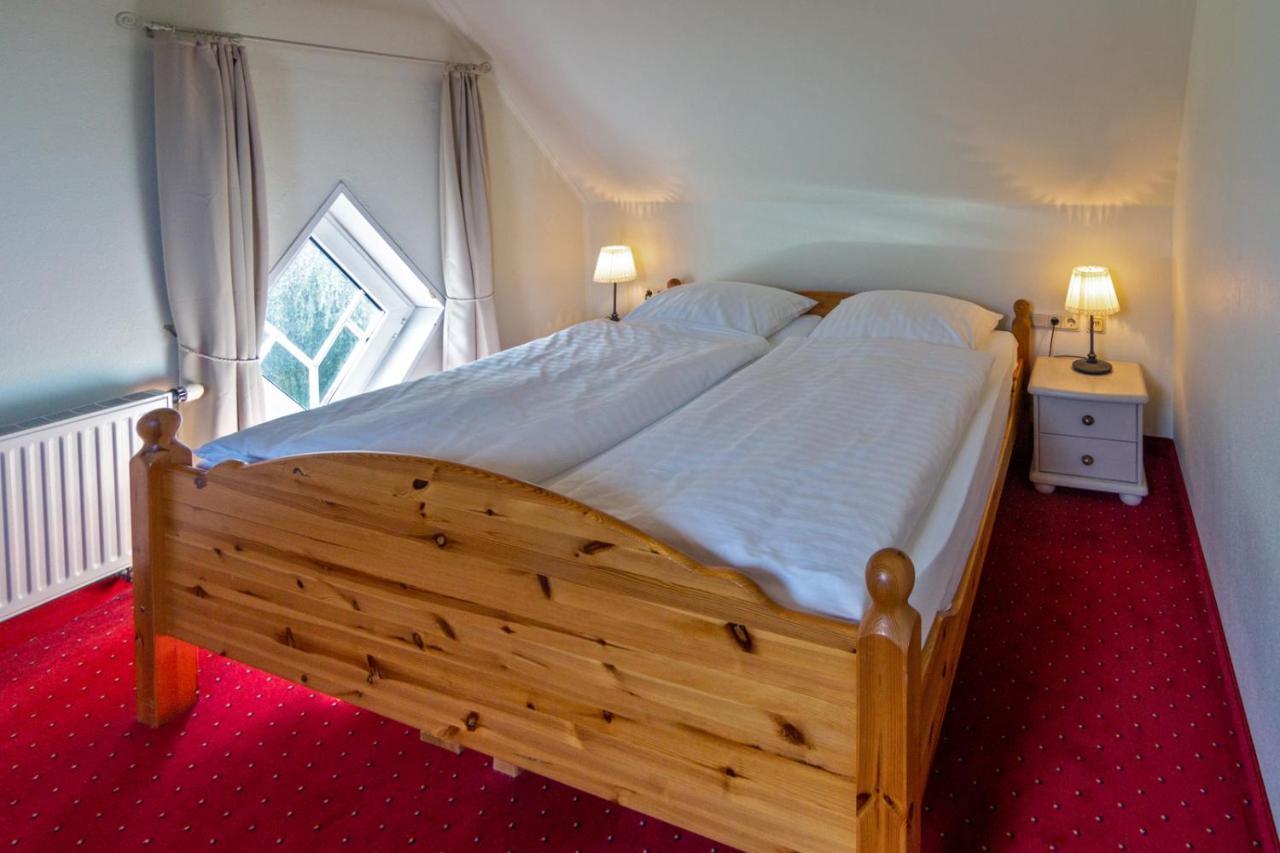 Hotel Am Elisabethufer Йевер Екстериор снимка