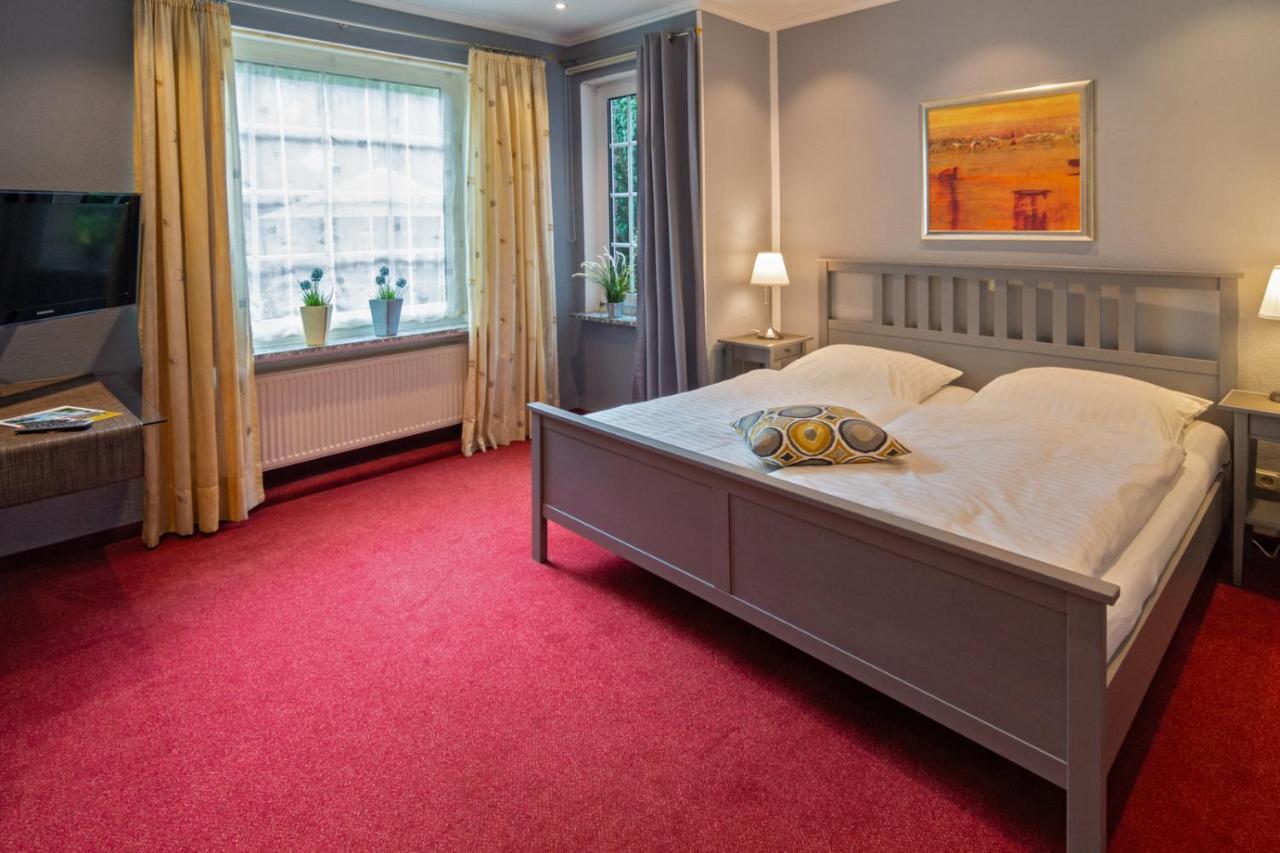 Hotel Am Elisabethufer Йевер Екстериор снимка