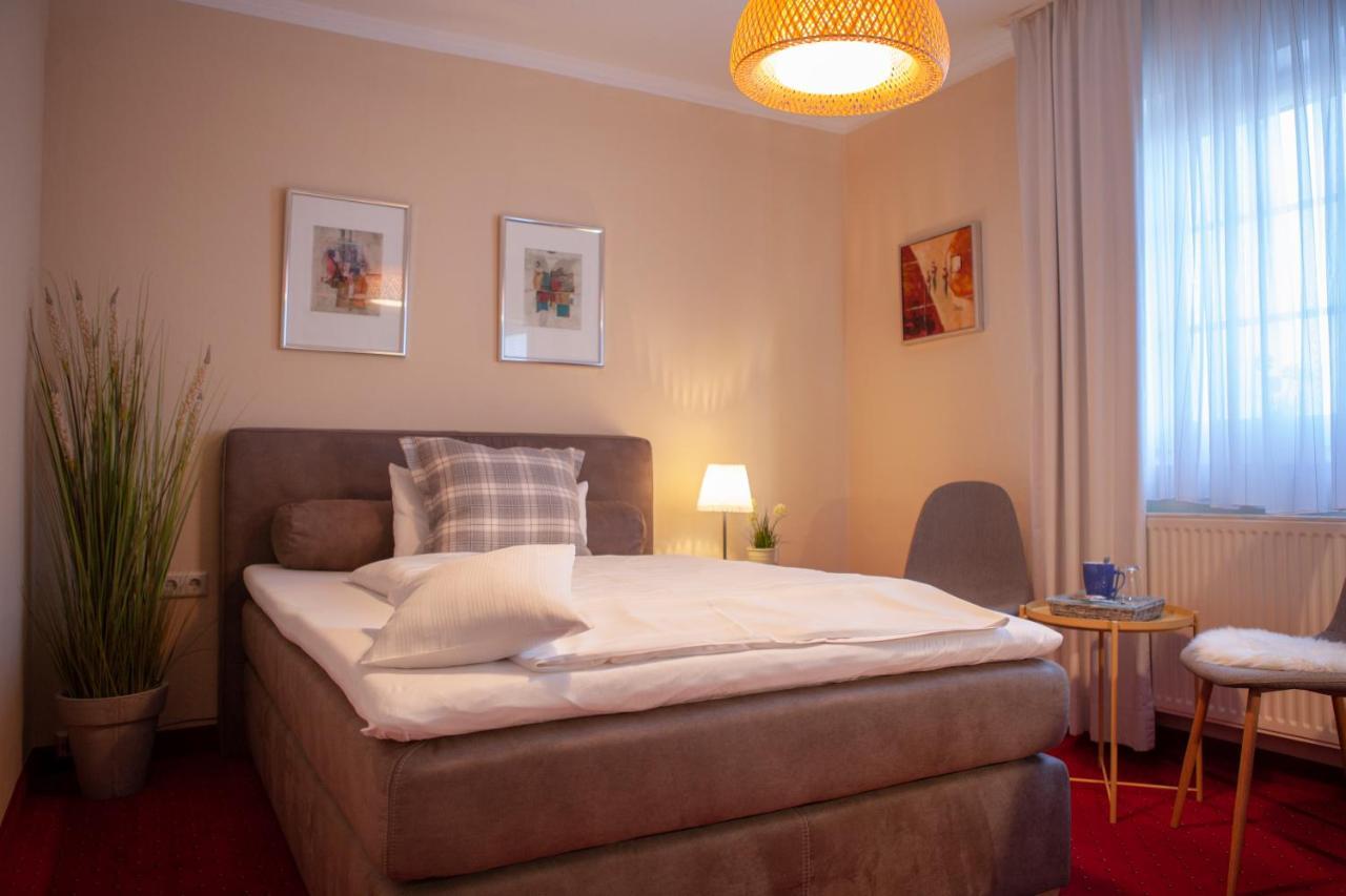 Hotel Am Elisabethufer Йевер Екстериор снимка