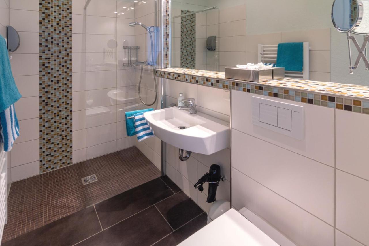 Hotel Am Elisabethufer Йевер Екстериор снимка