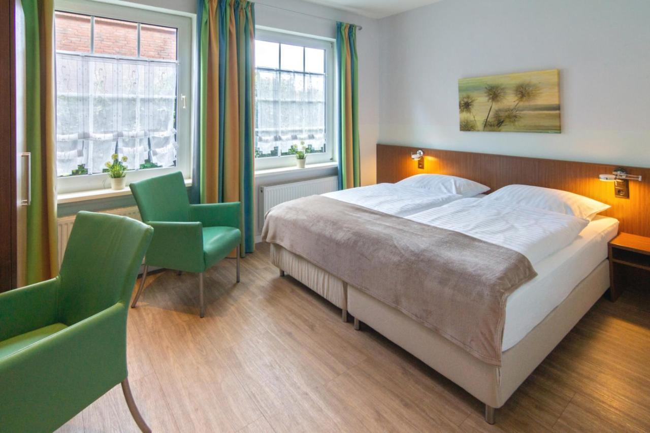 Hotel Am Elisabethufer Йевер Екстериор снимка